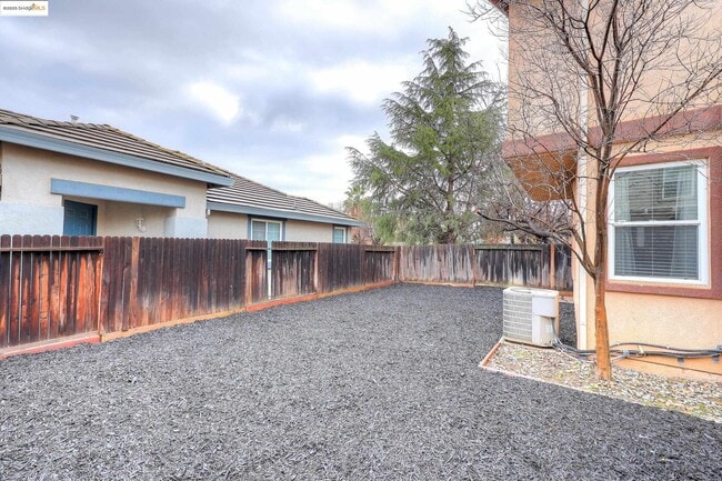 Building Photo - 220 Whispering Oaks Ct