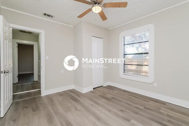 Building Photo - 3 Bedroom Pet-Friendly Home in ST PETERSBU...