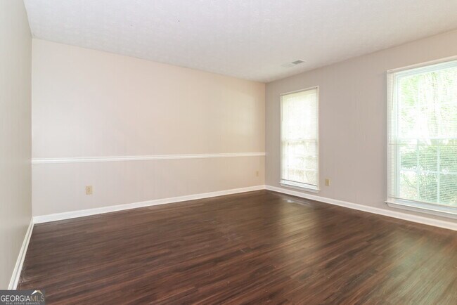 Building Photo - 2885 Summit View Ct