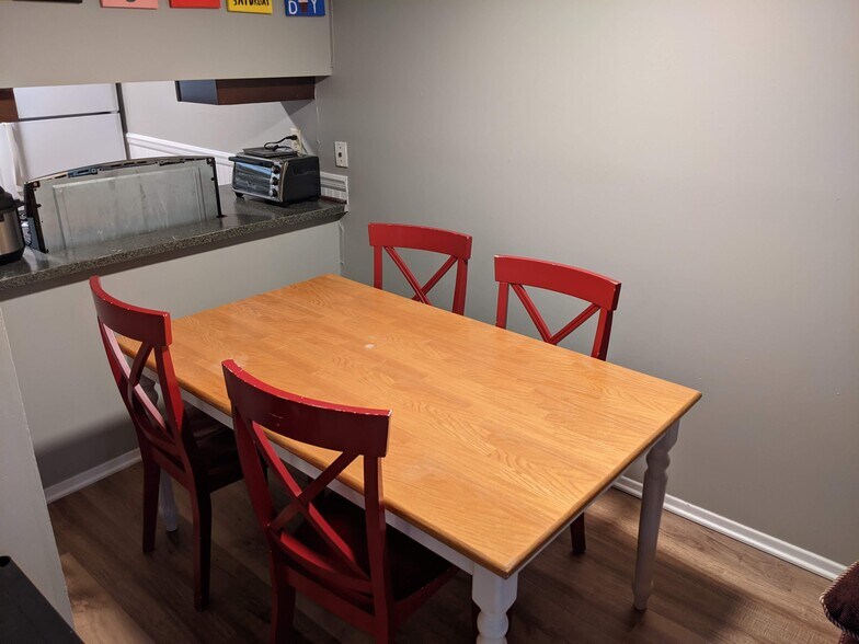 Building Photo - 1021 Illinois St