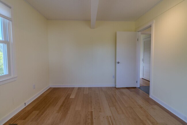 Building Photo - 7825 S Lake Leelanau Dr
