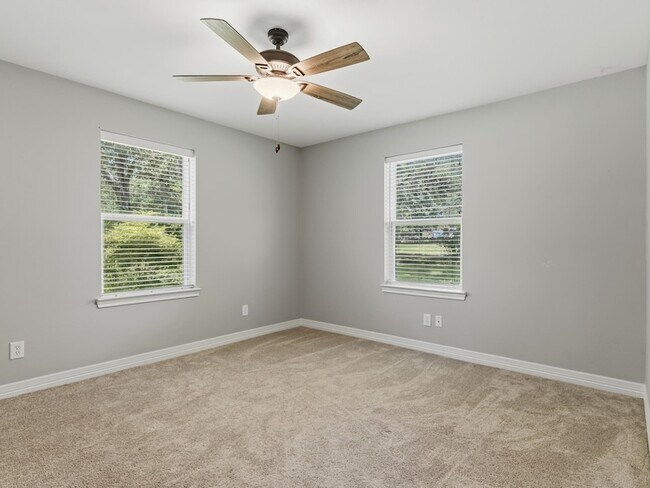 Building Photo - 165 Morris Dr