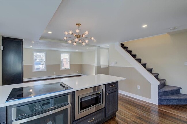 Building Photo - 30 Queen St