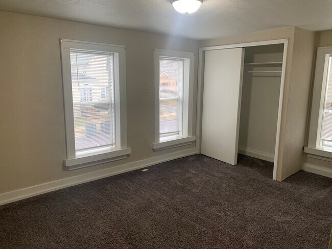 Building Photo - 352 Catherine St