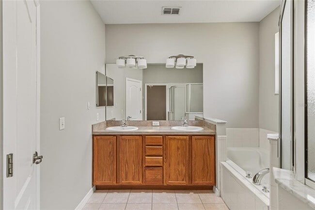 Building Photo - 2709 Savannah Dr