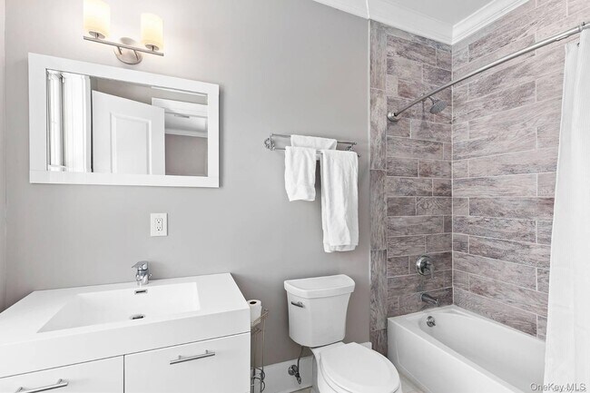 Building Photo - 2 Sophia Ct