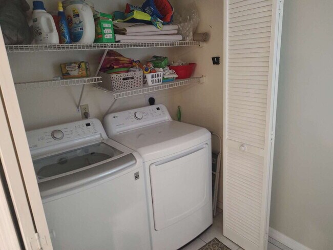Building Photo - 997 Spinnaker Ct