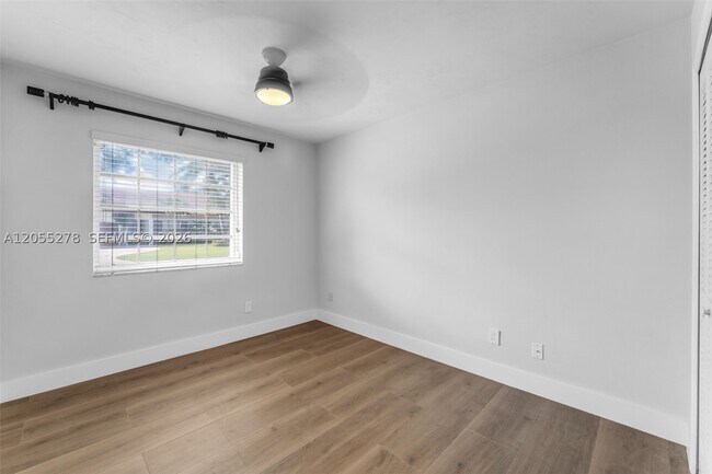 Building Photo - 9121 Ridgeland Dr
