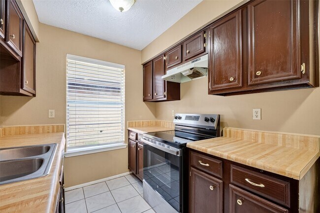 Building Photo - 1379 Wrotham Ln