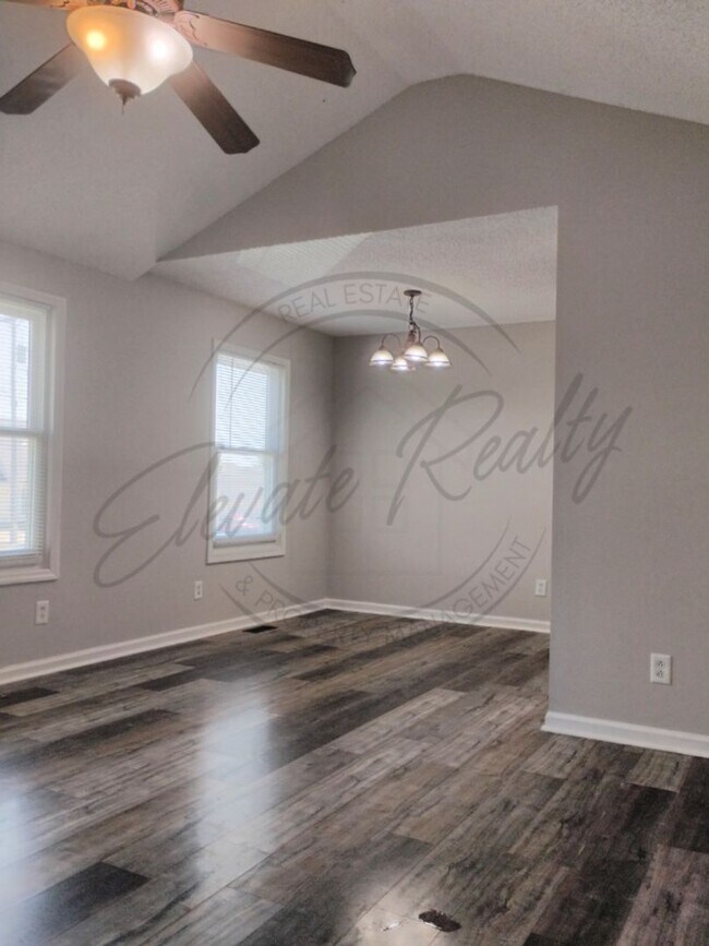 Building Photo - ON SPECIAL! Charming 3 Bedroom Ranch in Cl...