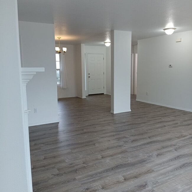 Building Photo - Beautiful Home Available In Bridal Springs Community!