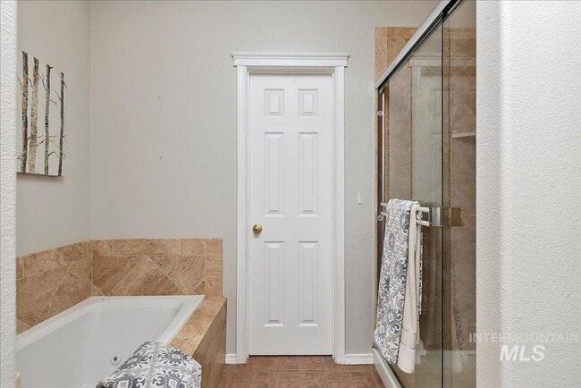 Building Photo - Stunning Home Near Warm Springs! FLEXIBLE ...