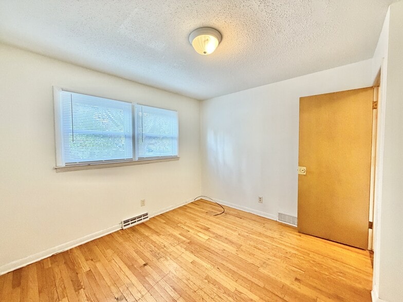 Building Photo - 625 Vera Ct