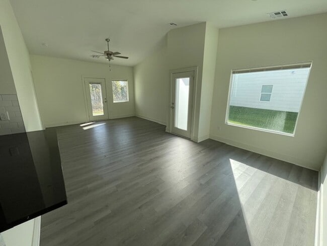 Building Photo - 5140/42 Chase Cir