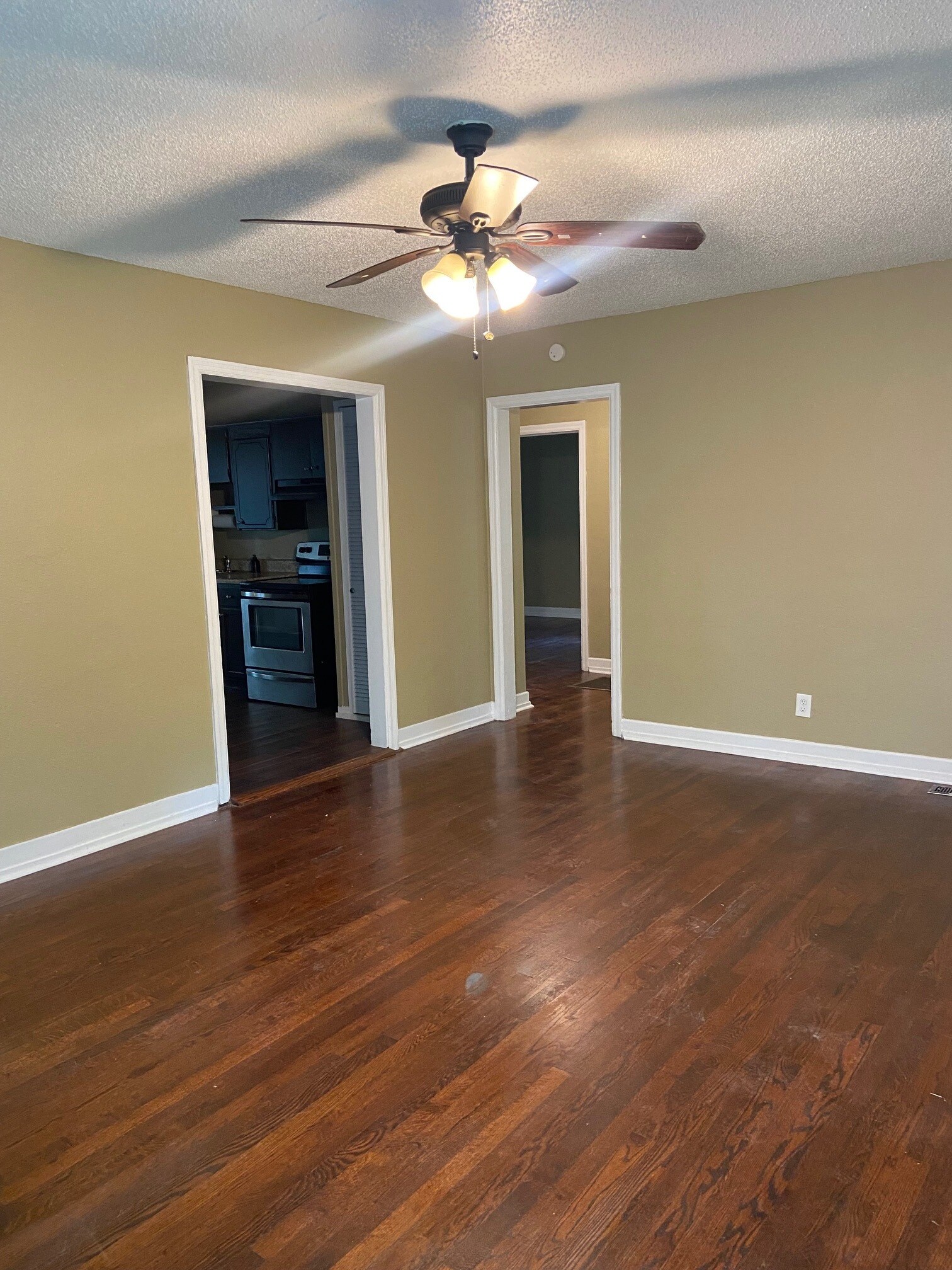 Building Photo - 600 9th Ct S