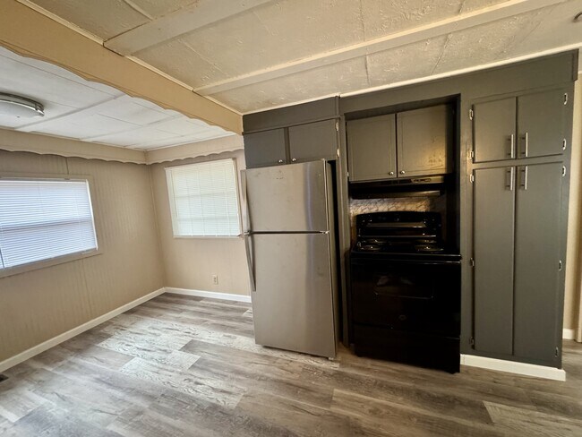 Building Photo - 6 Fox Ln