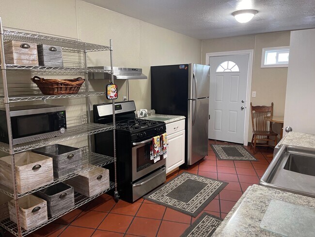 Building Photo - 158 S Hartson St