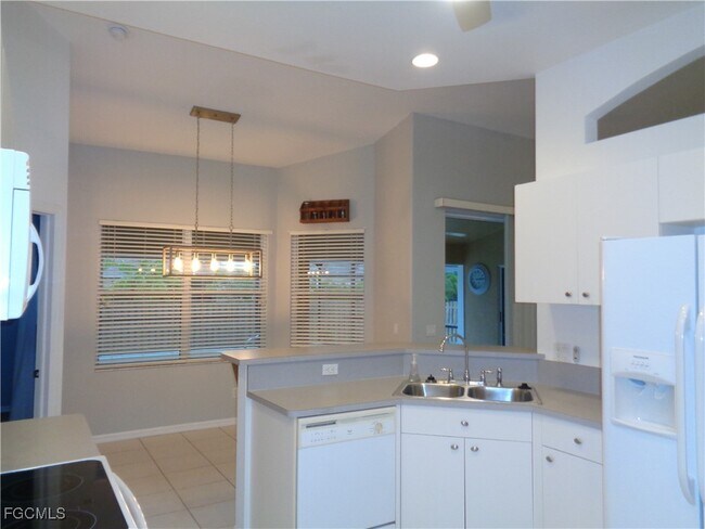 Building Photo - 2830 SW 35th Ln
