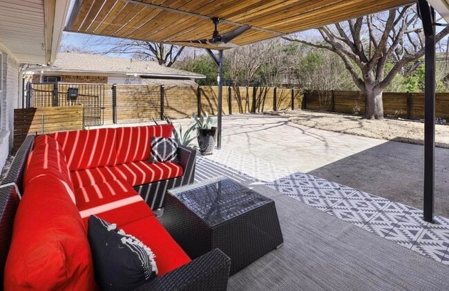 Building Photo - 10282 Vinemont St