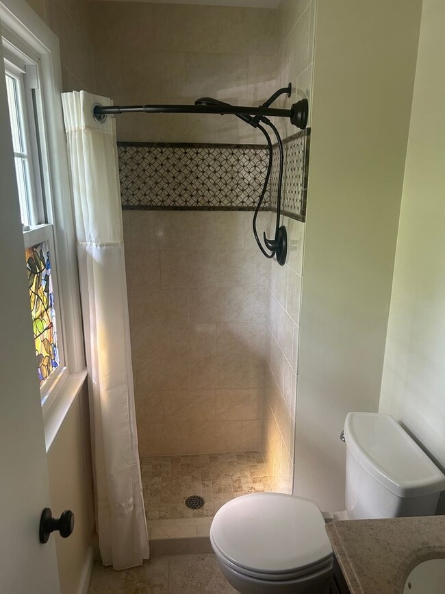 Building Photo - Spacious 4br Rockville Rental