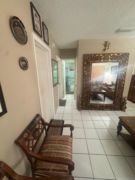 Building Photo - 401 SW 78th Pl