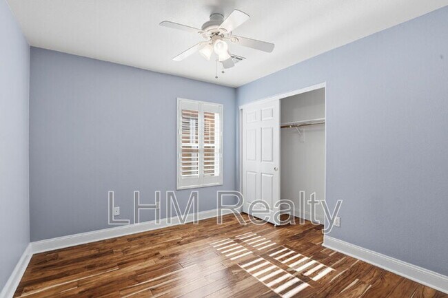 Building Photo - 1146 S Larkspur St