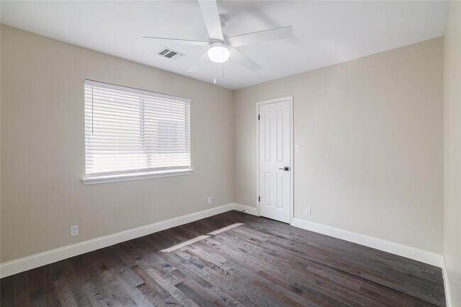 Building Photo - 12520 Sir Christophers Cove