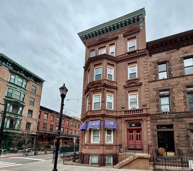 Building Photo - 939 Washington St