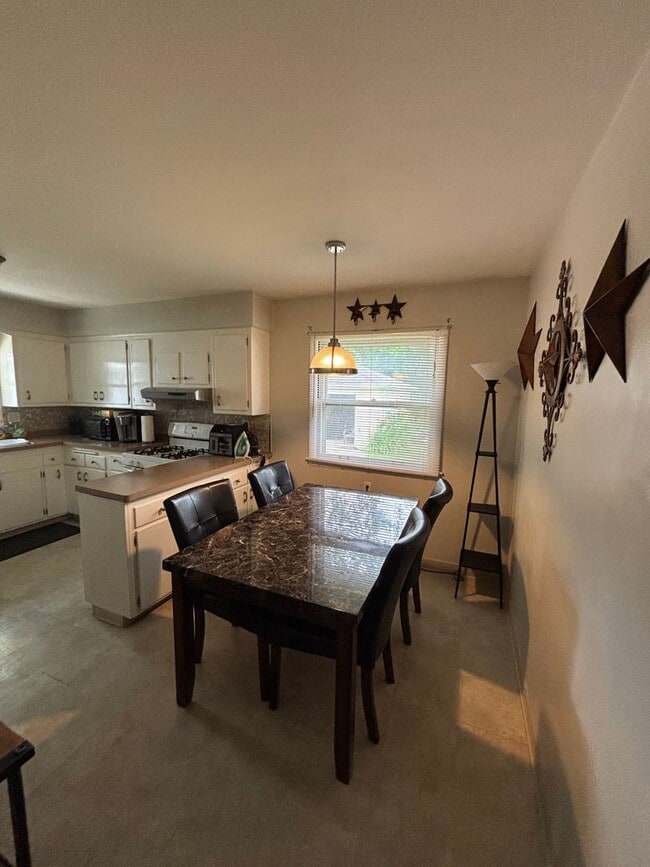 Building Photo - Spacious 3-Bedroom Home in Timmerman West,...