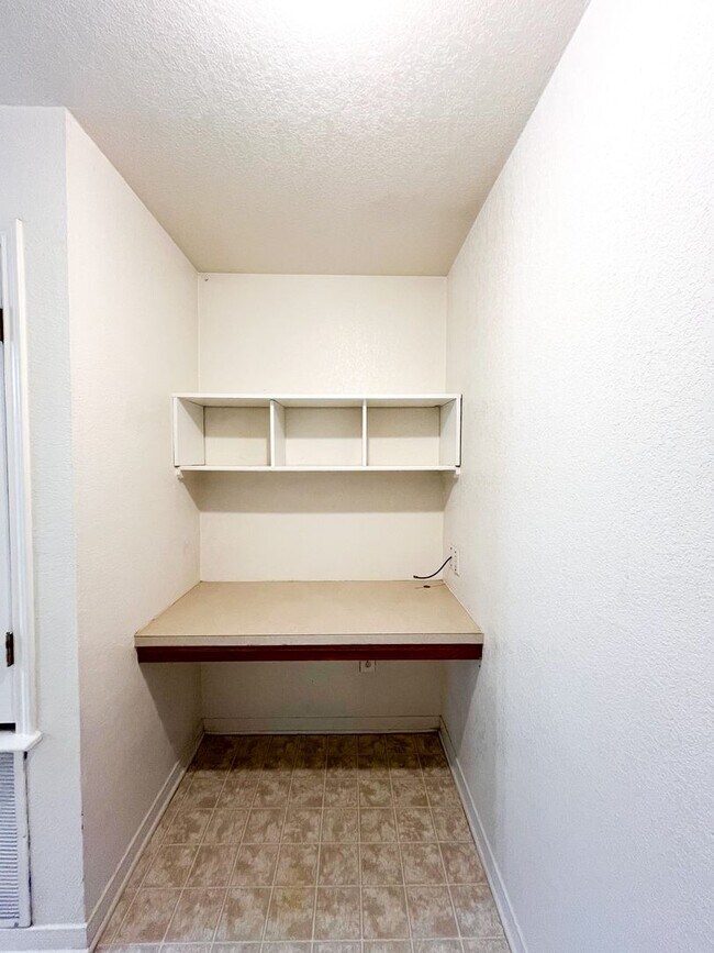 Building Photo - 312 Cedar Ridge Dr
