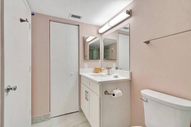 Building Photo - 14895 Builtmore Way