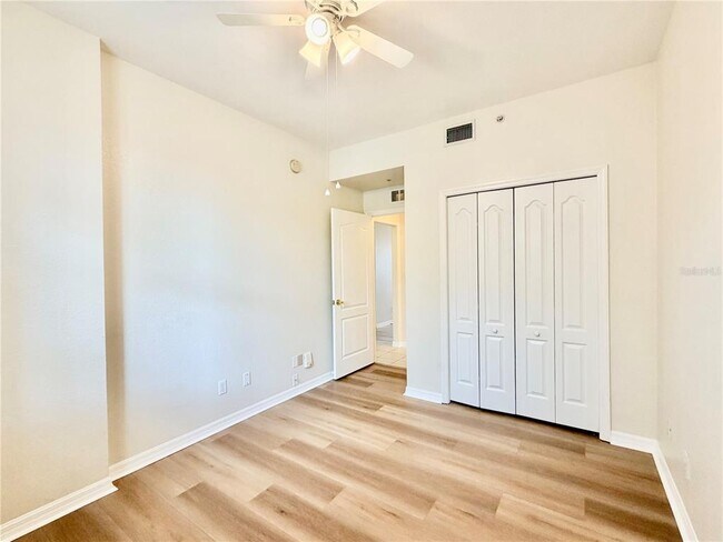 Building Photo - 819 Fairwaycove Ln