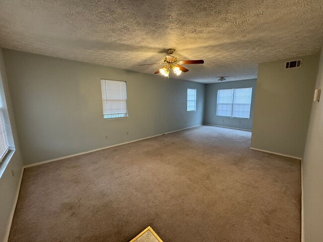 Building Photo - Large 3/2.5 House on Martha Berry Hwy- $1,295