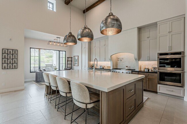 Building Photo - Luxury Home ready for January Move-in