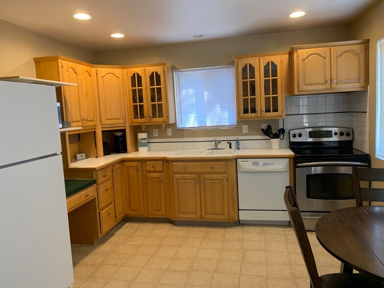 Building Photo - 2373 44th Avenue Ct