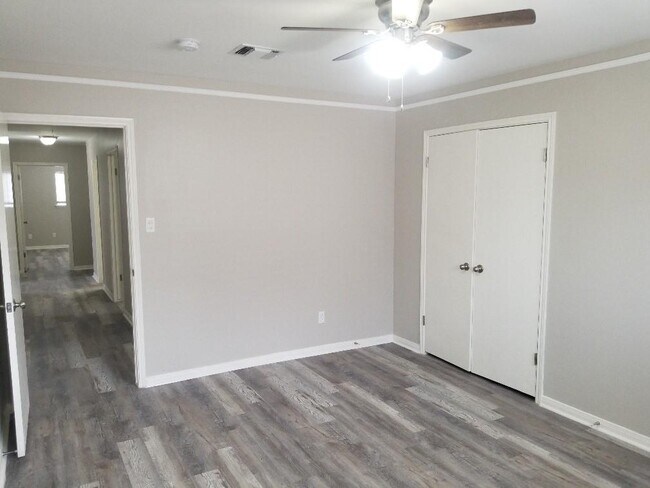 Building Photo - 17603 Butte Creek Rd