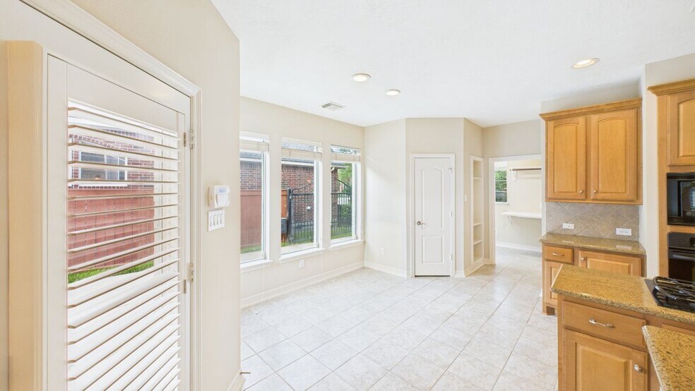 Building Photo - 5923 Serrano Terrace Ln