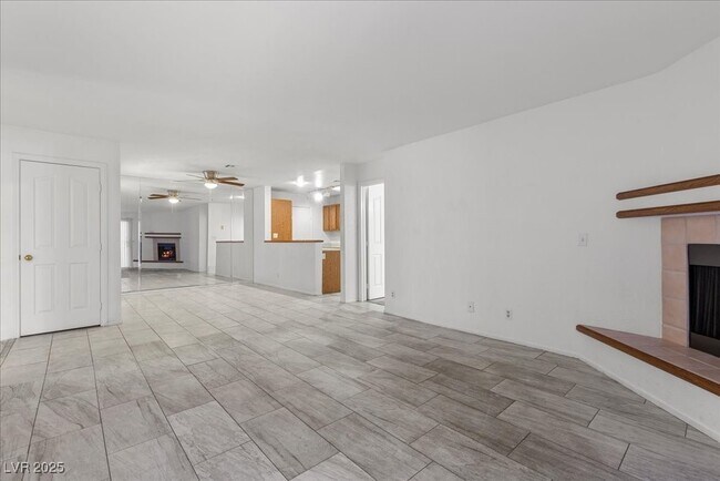 Building Photo - 2623 S Durango Dr