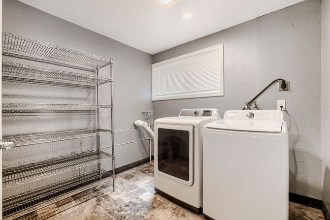 Building Photo - Beautiful Mother-in-Law Style Home in Everett, WA!