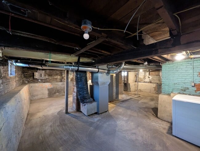 Building Photo - Newly Renovated 4 bedroom house