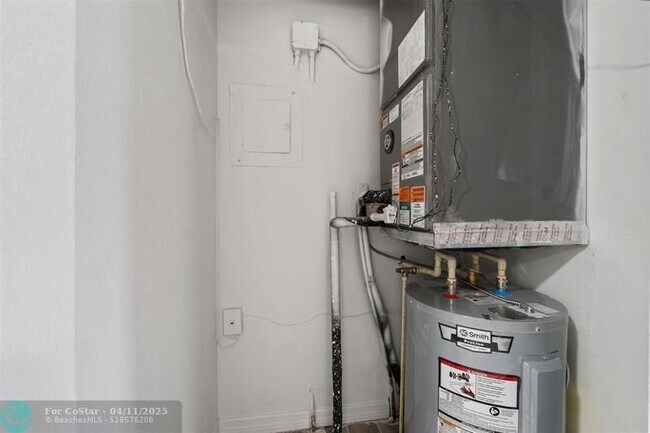 Building Photo - 1301 Emerald Terrace