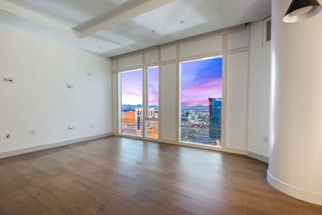Building Photo - Stunning North Strip/City views from this UNFURNISHED 1+Den/1.5ba residence.