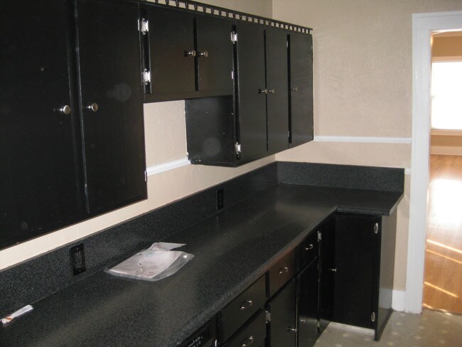 Building Photo - 2556 Vane St