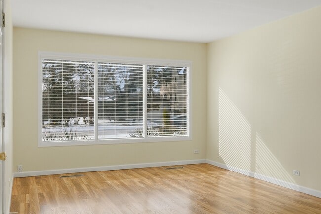 Building Photo - 5611 S Quincy St