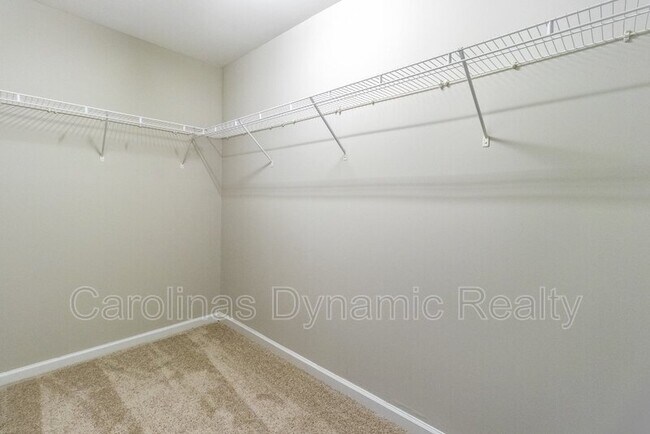 Building Photo - 9618 Blossom Hill Dr