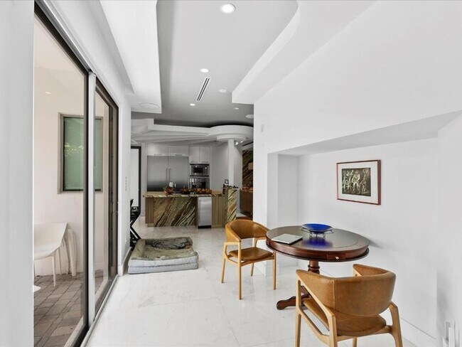 Building Photo - 3917 S Le Jeune Rd