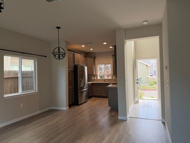 Building Photo - Beautiful Home Ready for Rent!