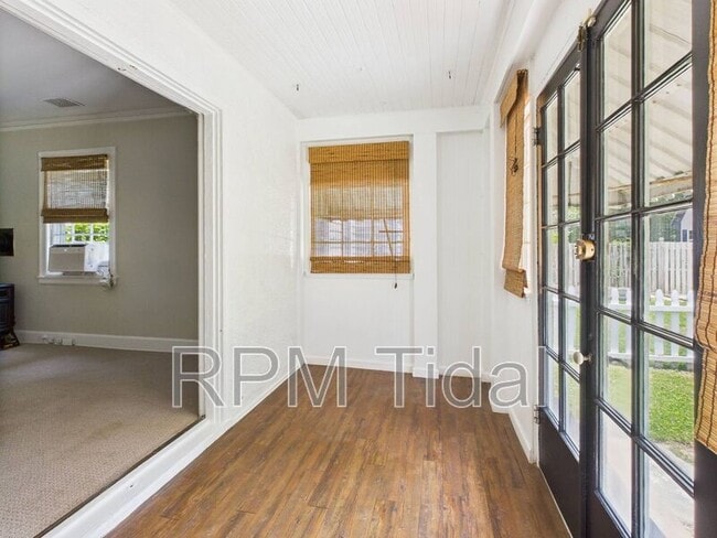 Building Photo - 217 Palen Ave