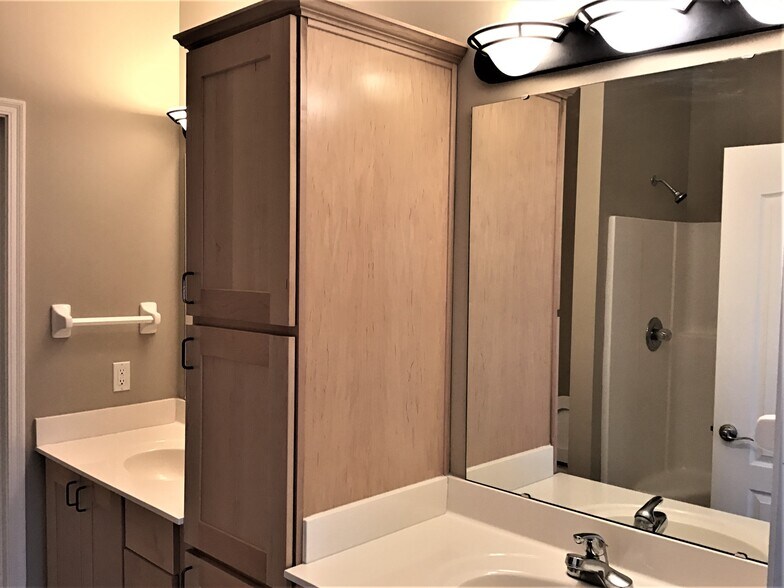 Building Photo - 5298 Fredericks Stand