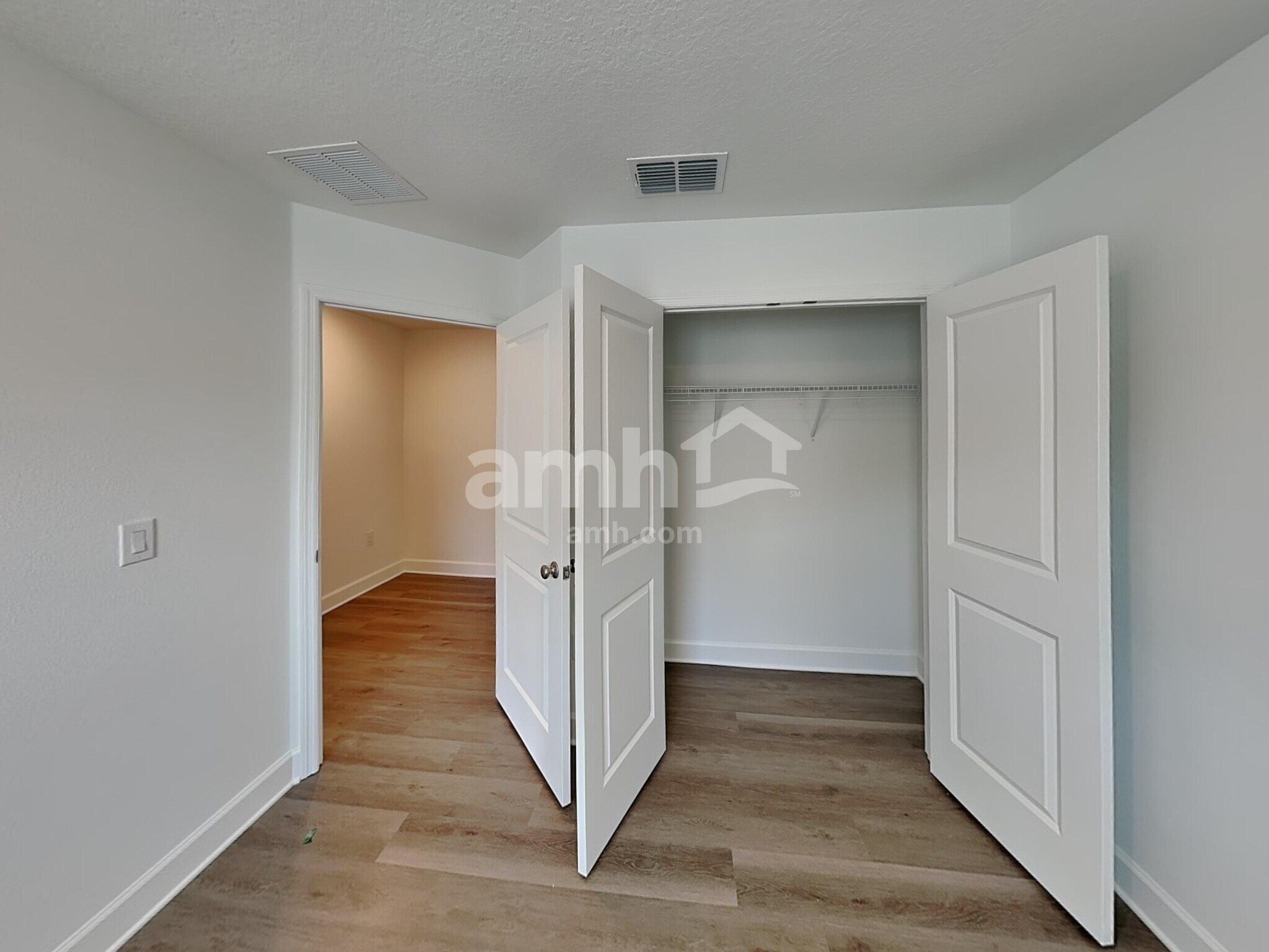 Building Photo - 3011 19th Ave W